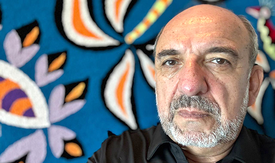 Segundo Newton Carneiro, ex-diretor financeiro da Petros, enquanto a Previ bancou as despesas com advogados dos seus ex-dirigentes processados, a Petros e a Funcef se esquivaram de assumir essa responsabilidade Carneiro,Newton() 25fev 05