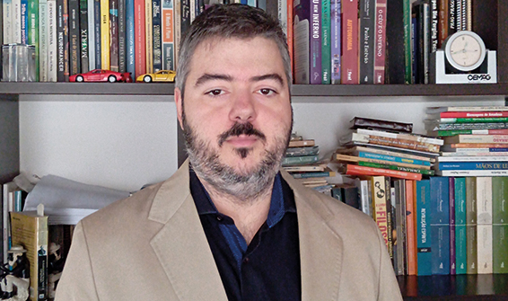 Tadeu Porto, da gestoa AR MFO, diz que “o objetivo do fundo imobiliário é vender, alugar ou permutar os imóveis”  Porto,Tadeu(AR MFO) 25jan 03